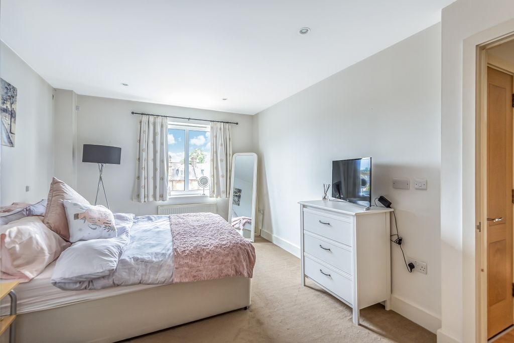 Property photo 3 of 8 4