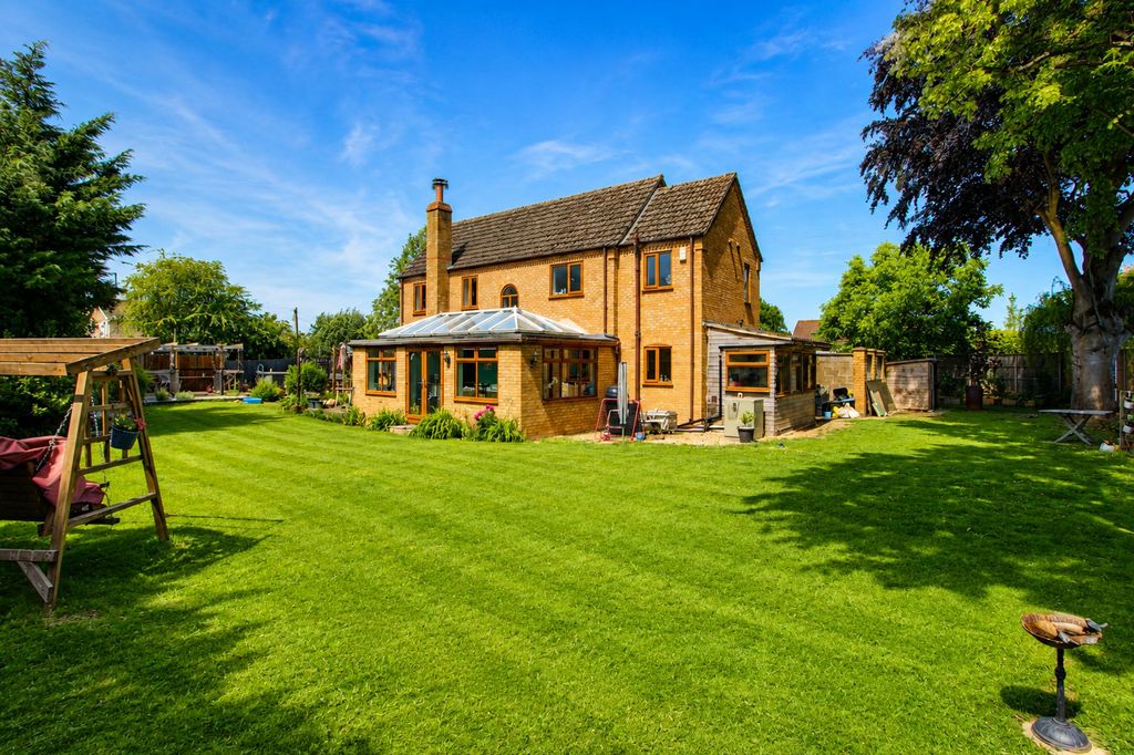 Property photo 1 of 42