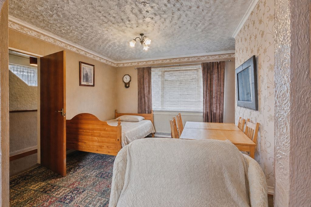 Property photo 2 of 11 Dining Room