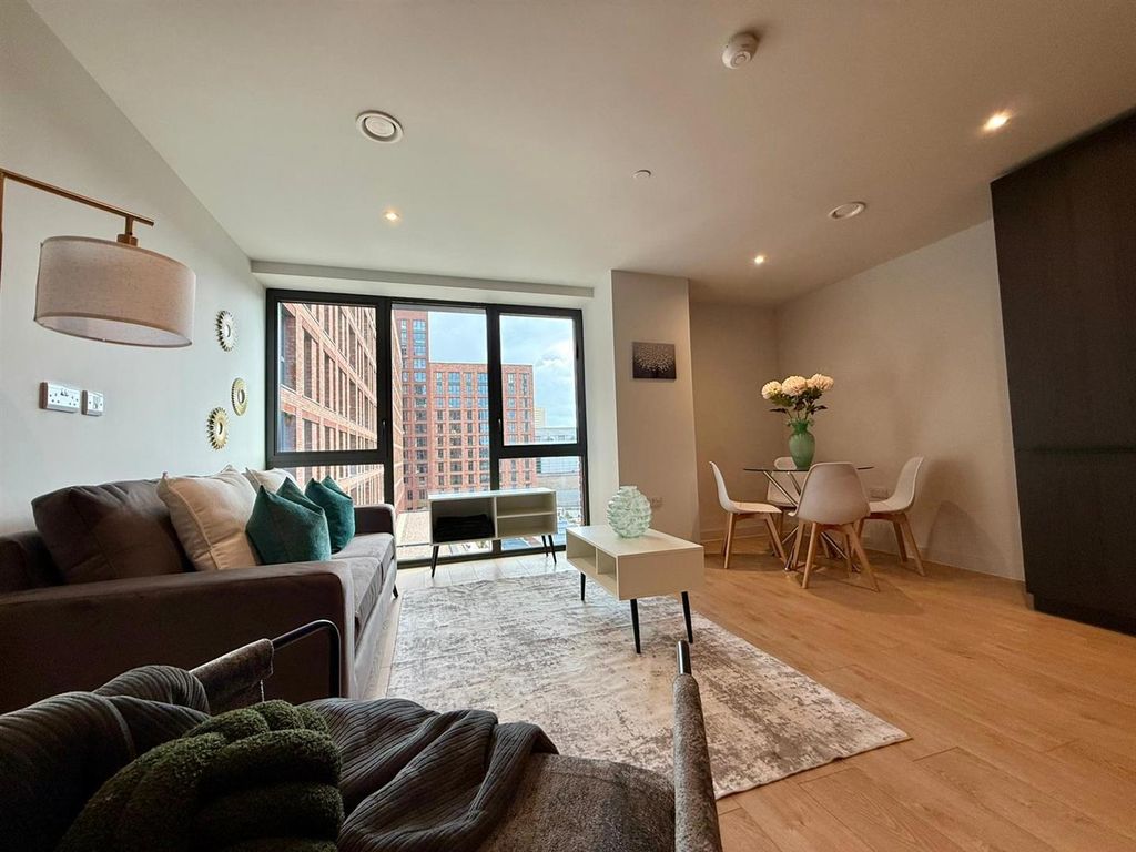 Property photo 2 of 15 Bbf3F5Dd-9919-4Ac4-82A4-448d620c40F4.Jpeg