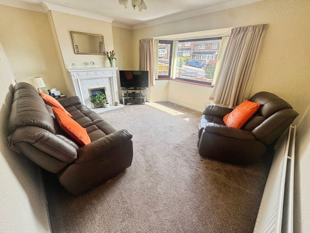Property photo 2 of 15 Lounge