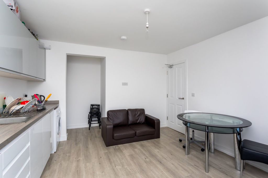 Property photo 3 of 8 Picture No. 12