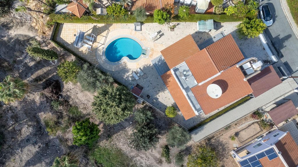 Property photo 2 of 54