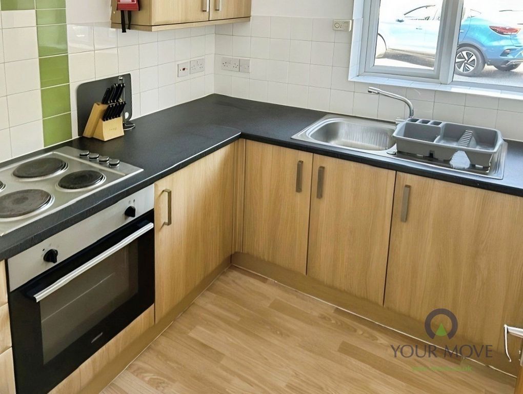 Property photo 2 of 6 Kitchen