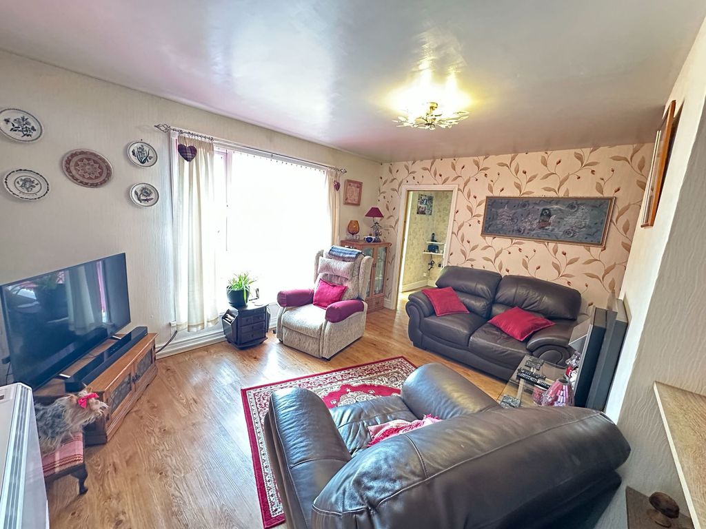 Property photo 2 of 25