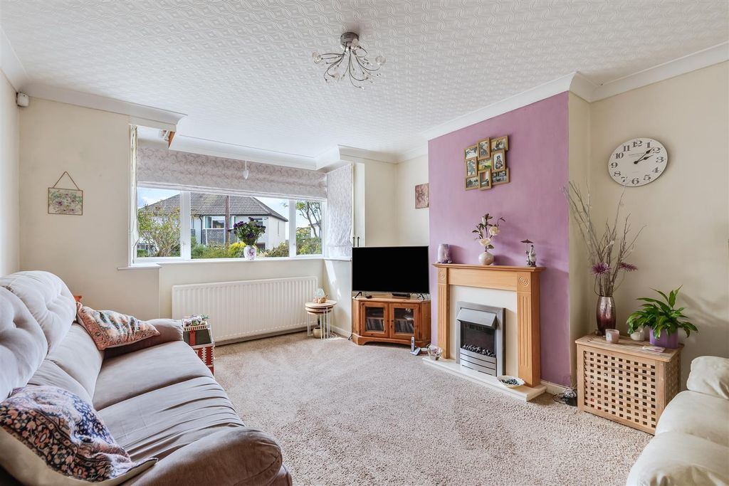 Property photo 3 of 17 Sitting Room.Jpg