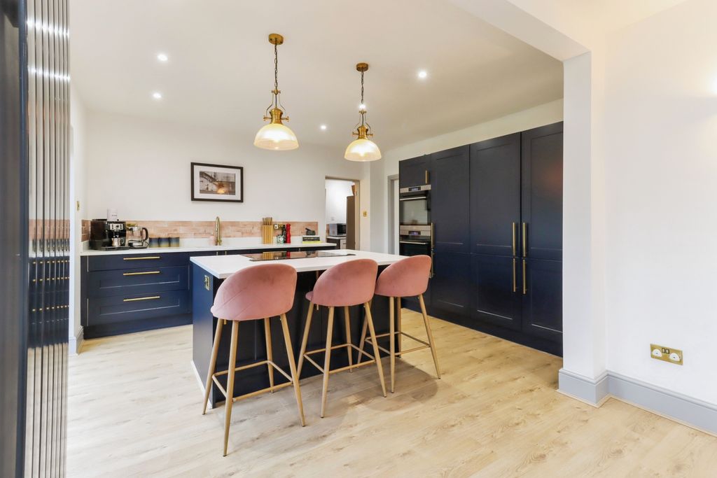 Property photo 2 of 15 Kitchen/Dining Room