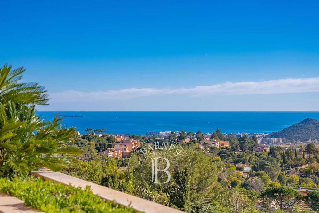Property photo 1 of 15 Mandelieu: Panoramic Sea And Hills View