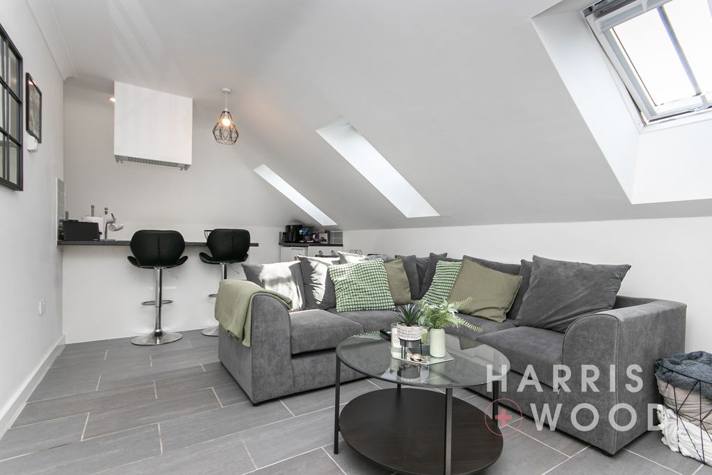 Property photo 2 of 15 4470821