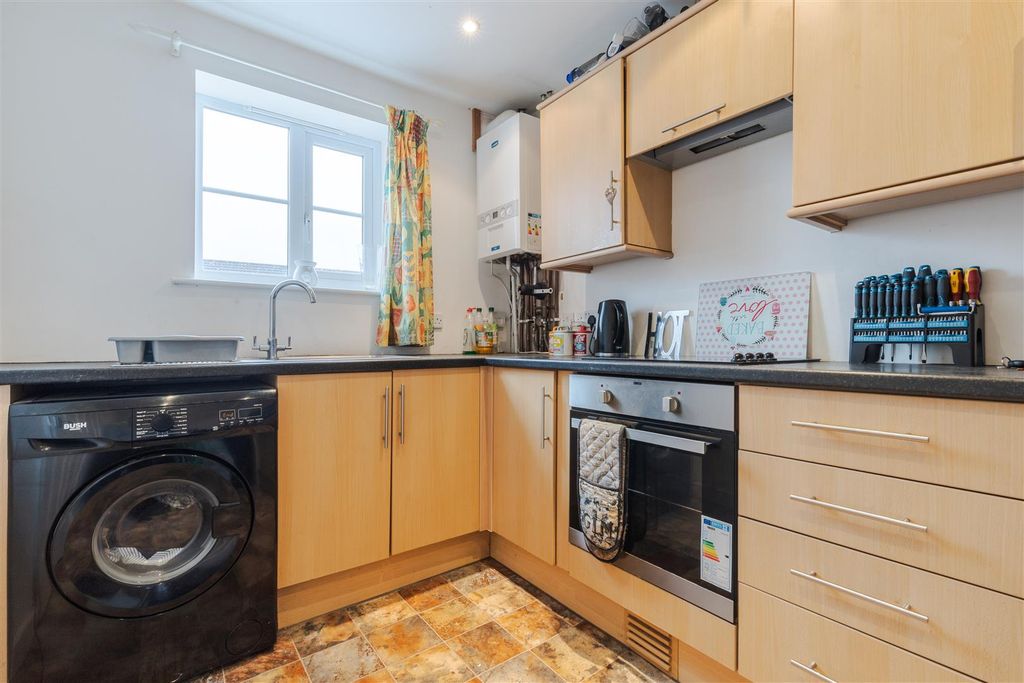 Property photo 3 of 5 Kitchen