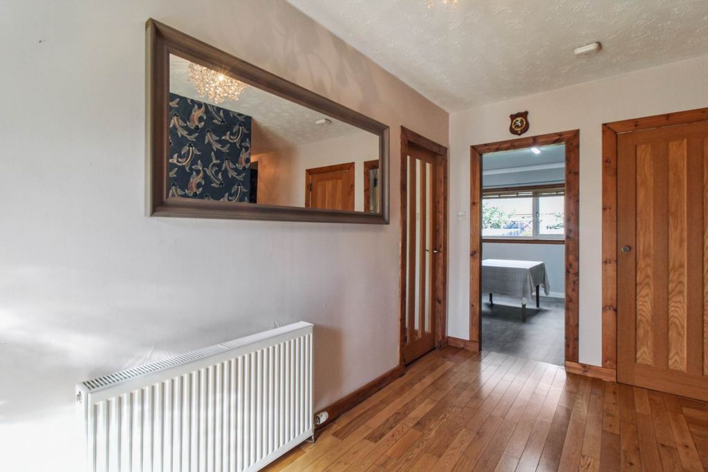 Property photo 2 of 27
