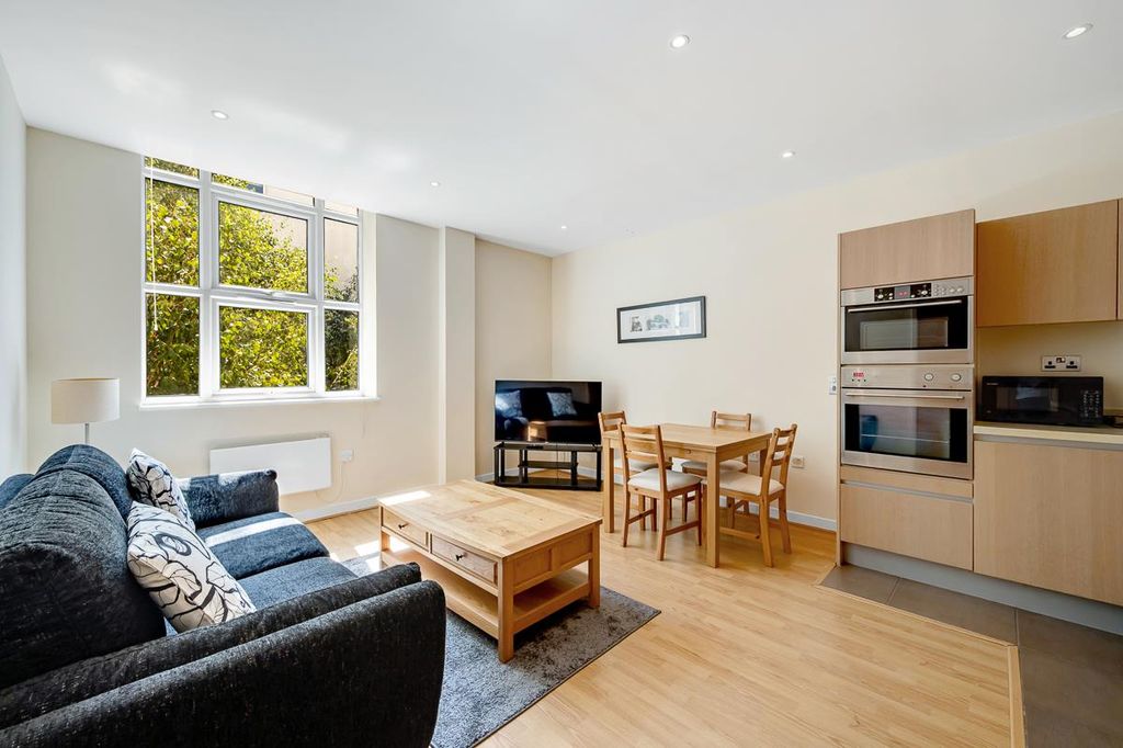Property photo 1 of 8 273 Bromyard House-2.Jpg
