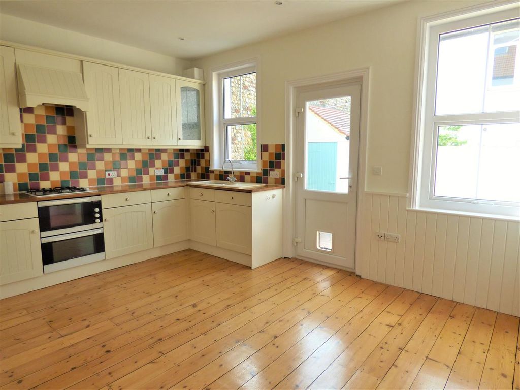 Property photo 3 of 11