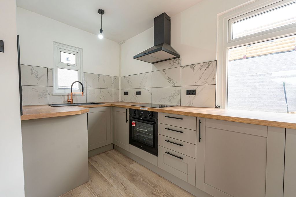 Property photo 2 of 34