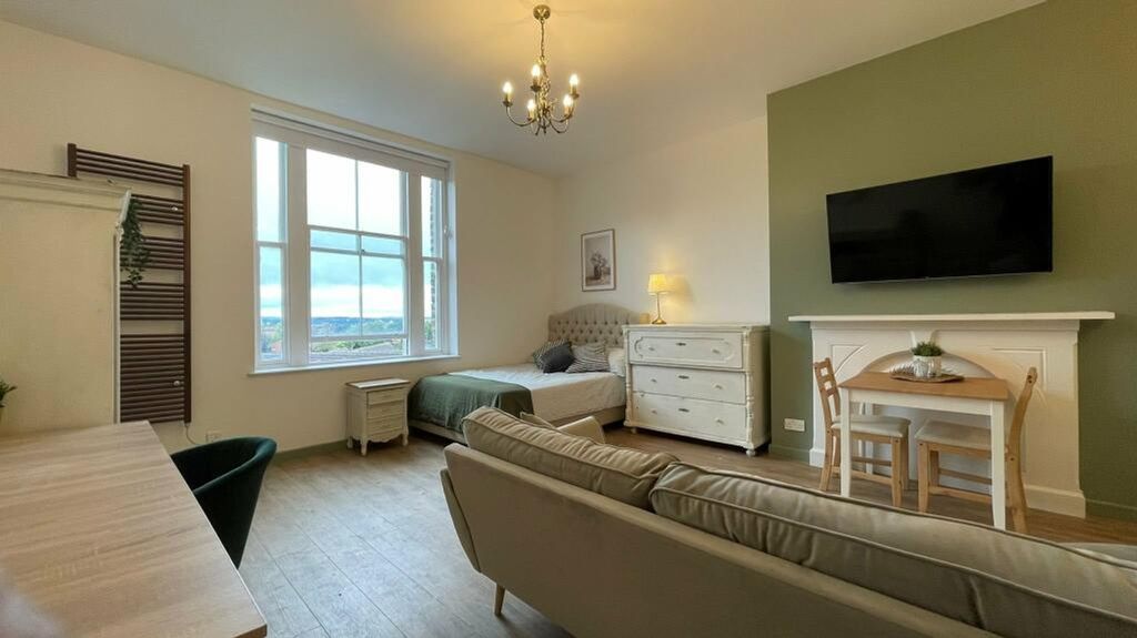 Property photo 1 of 7 A Spacious And Inviting Large Double Bedroom, Feat...