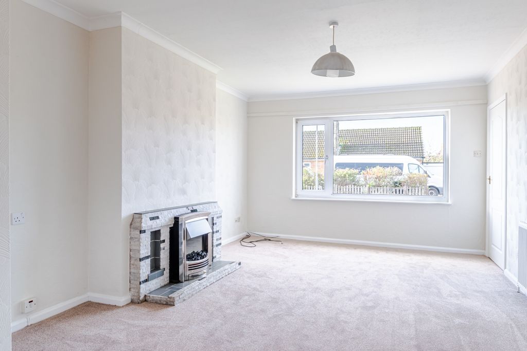 Property photo 2 of 20 Living1