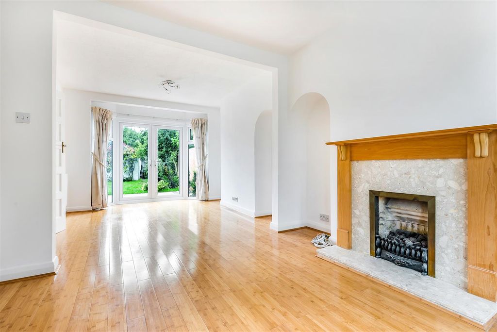 Property photo 2 of 13