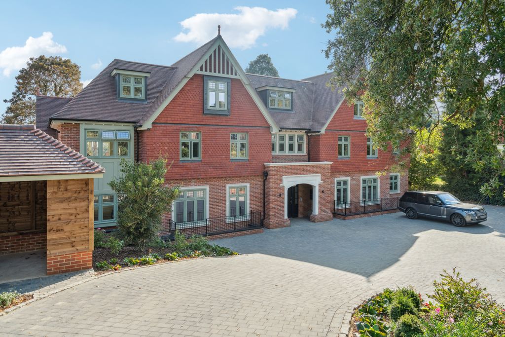 Property photo 1 of 11