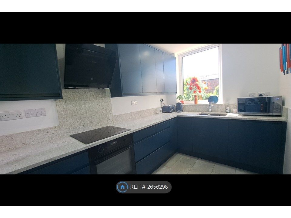 Property photo 2 of 35