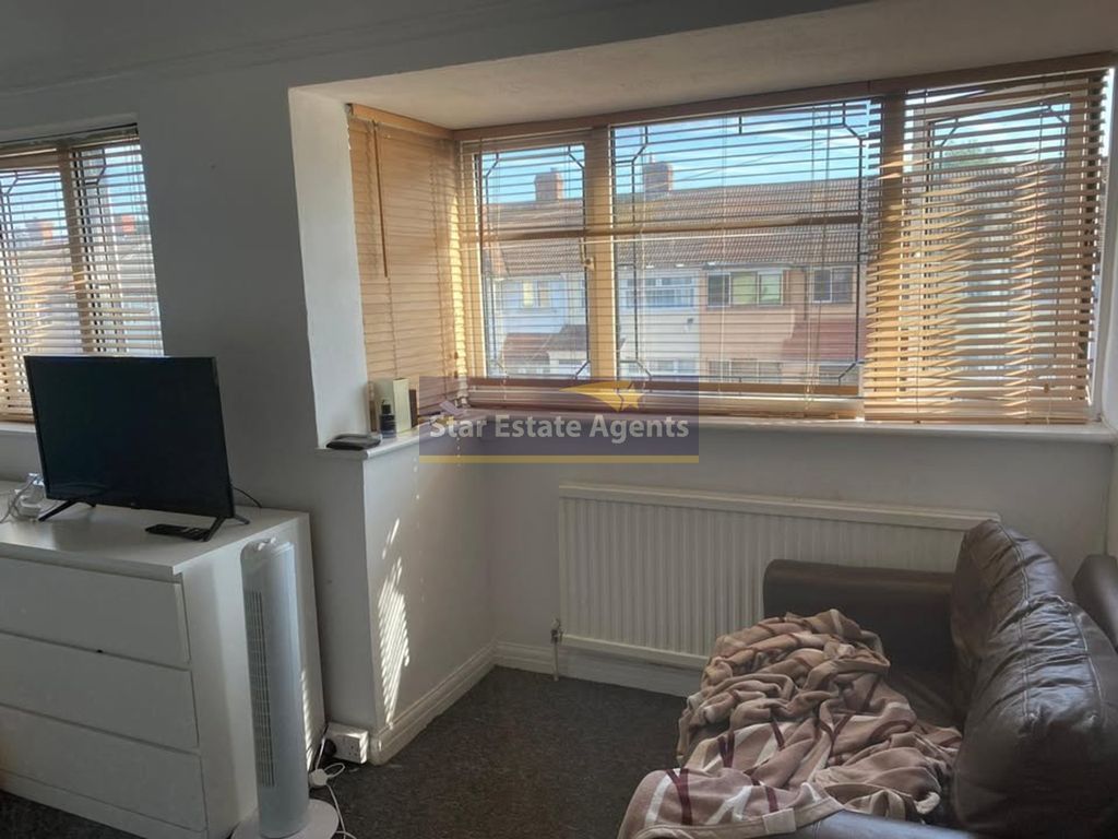 Property photo 2 of 8 611830710_900953755725672_5124698387032822294_N