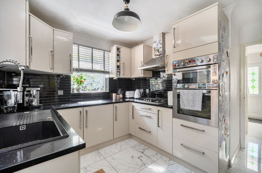Property photo 3 of 12 148406656A3Eceb5Cade3