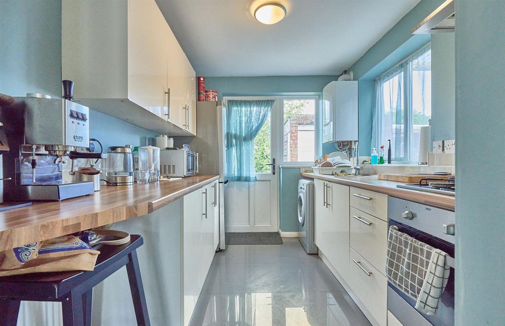 Property photo 2 of 10 Priory Wk Leicester Forest East_5.Jpg