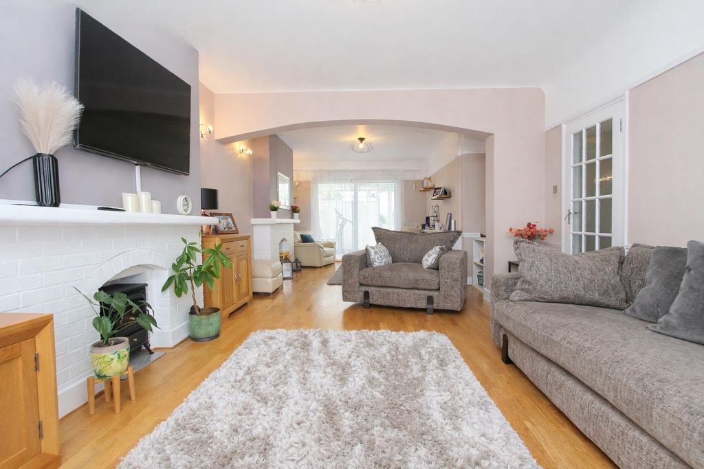 Property photo 2 of 28 Lounge c.Jpg