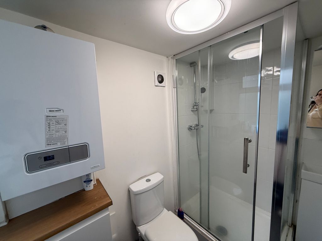 Property photo 1 of 9 Bathroom