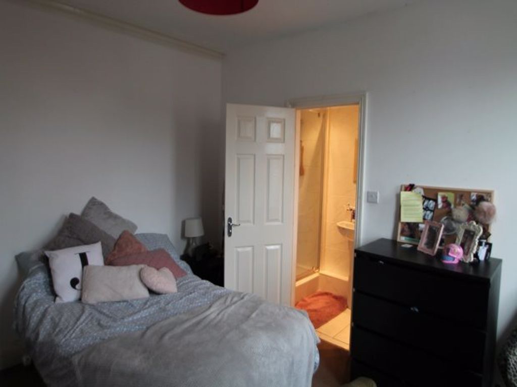 Property photo 1 of 19 A Cozy And Inviting Living Room With Natural Light...