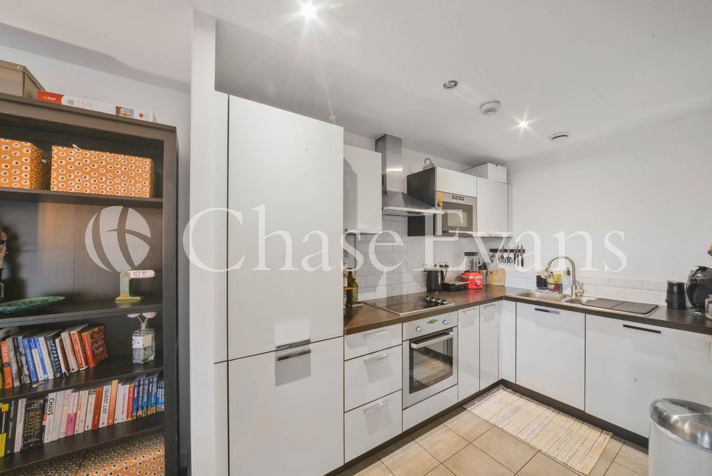 Property photo 2 of 12 Kitchen