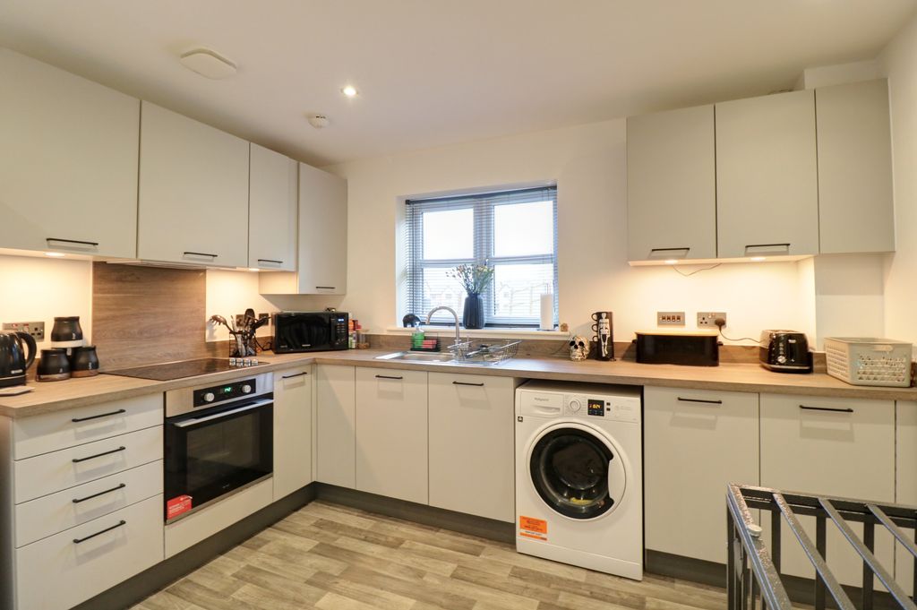 Property photo 1 of 17 Kitchen 1.3