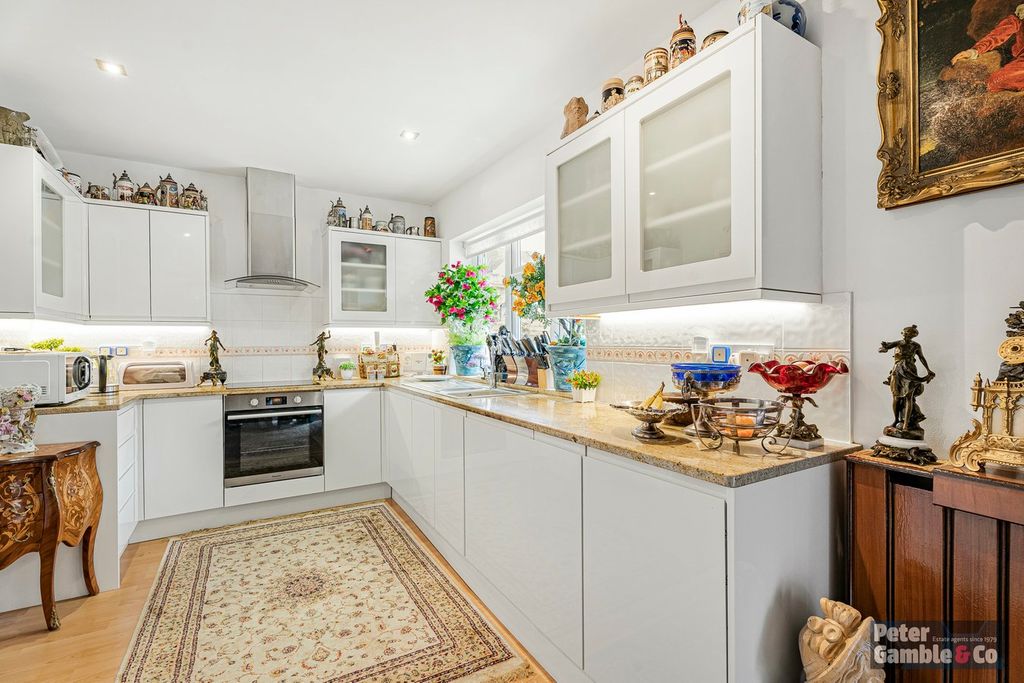 Property photo 2 of 26