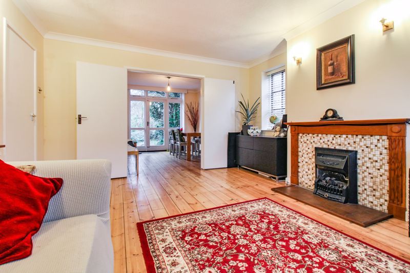 Property photo 3 of 25 Lounge