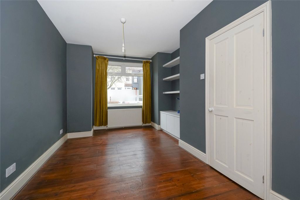 Property photo 2 of 15 Picture No. 11