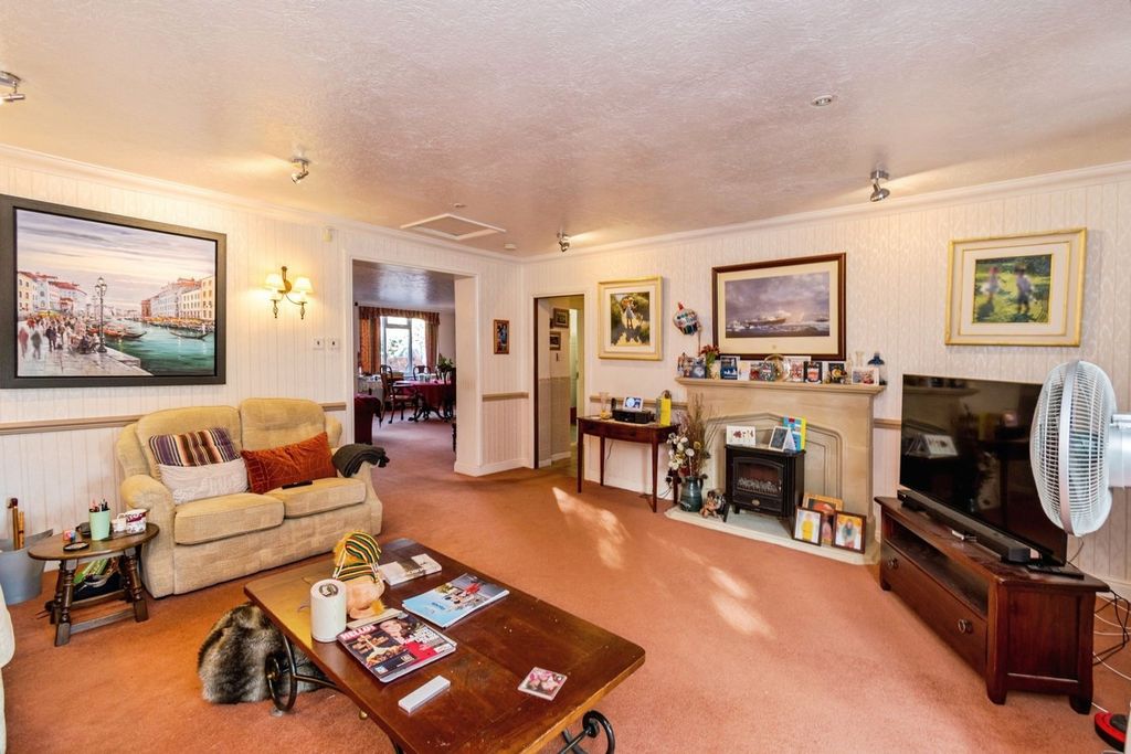 Property photo 3 of 34