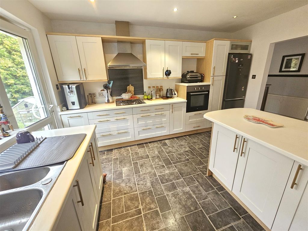 Property photo 2 of 19 Kitchen.Jpg