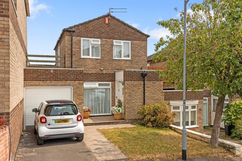 Property photo 1 of 28 Yeomanside Close (13 Of 35).Jpg