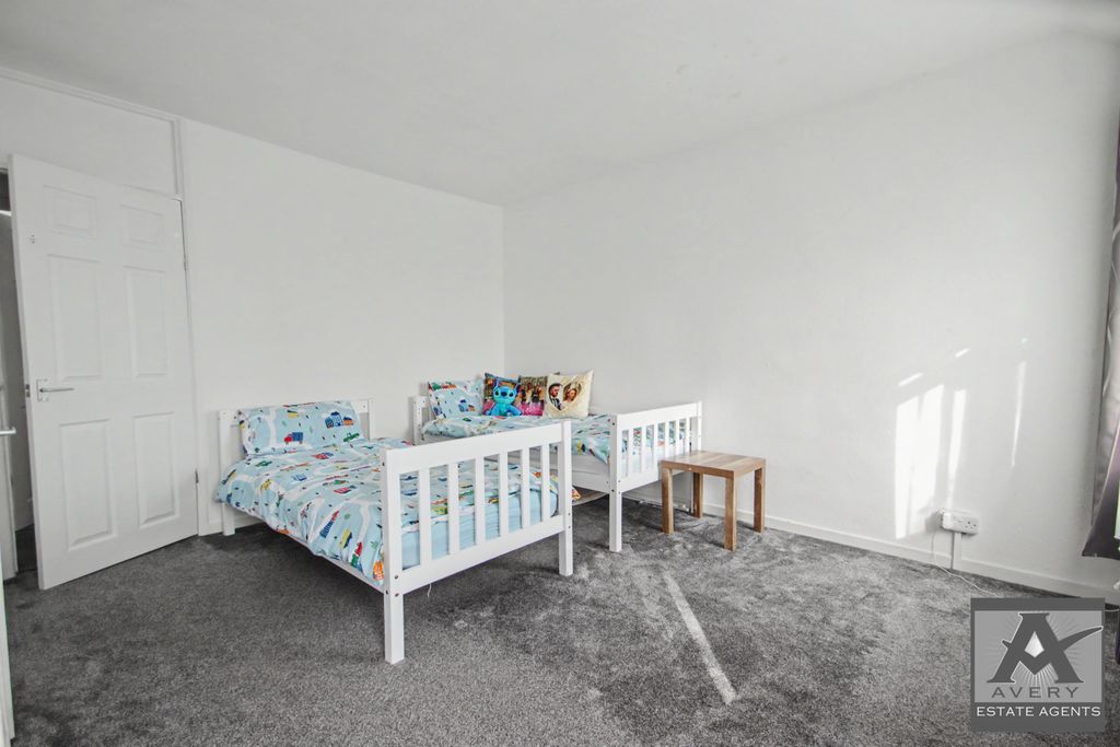 Property photo 2 of 20 Gallery