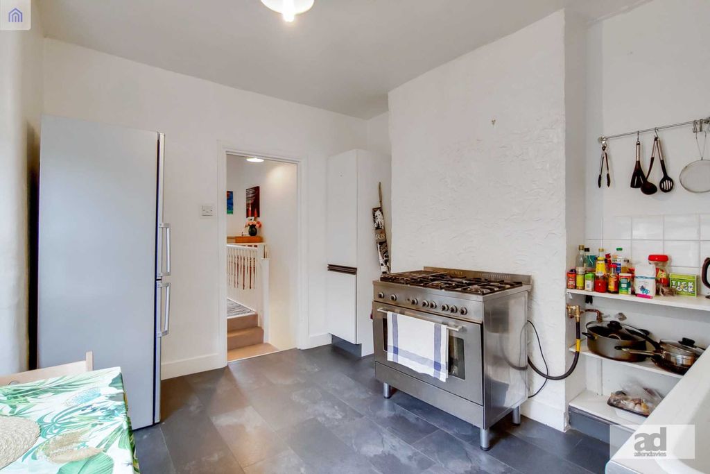 Property photo 2 of 11
