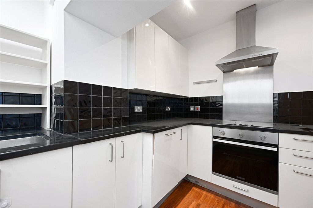 Property photo 2 of 11 Picture No. 12