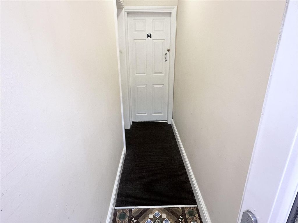 Property photo 2 of 8 Communal Entrance