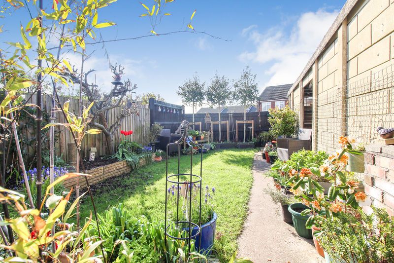 Property photo 2 of 12 Garden 2