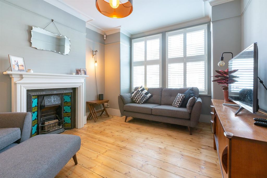 Property photo 3 of 46