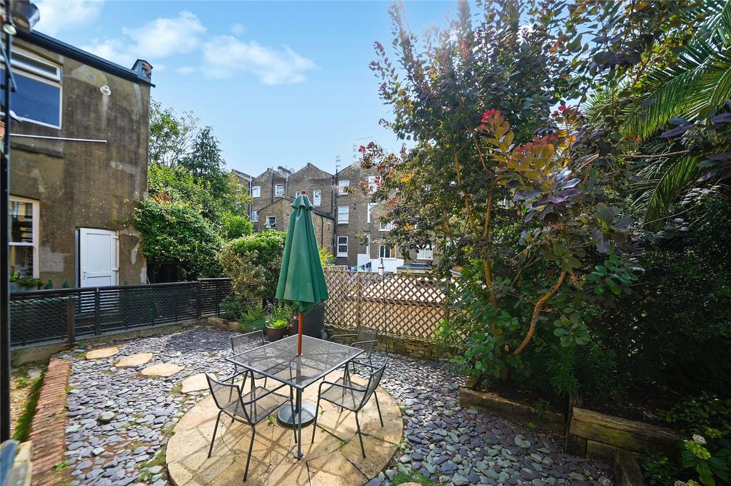 Property photo 2 of 17 Picture No. 15