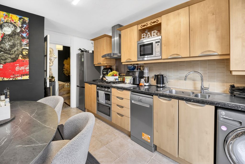 Property photo 2 of 16 Picture No. 20