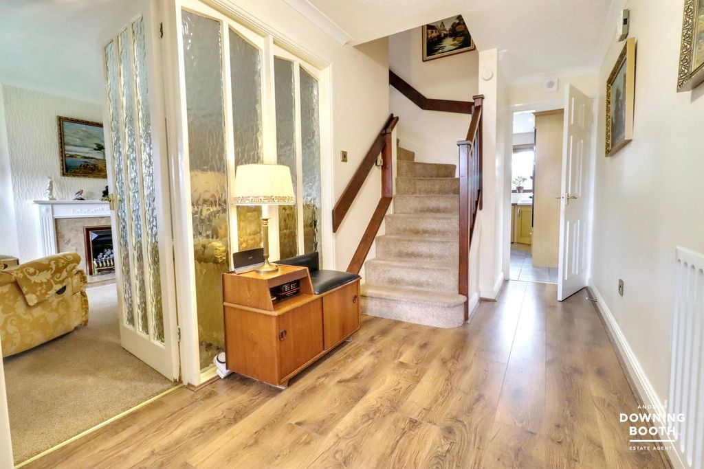 Property photo 2 of 27