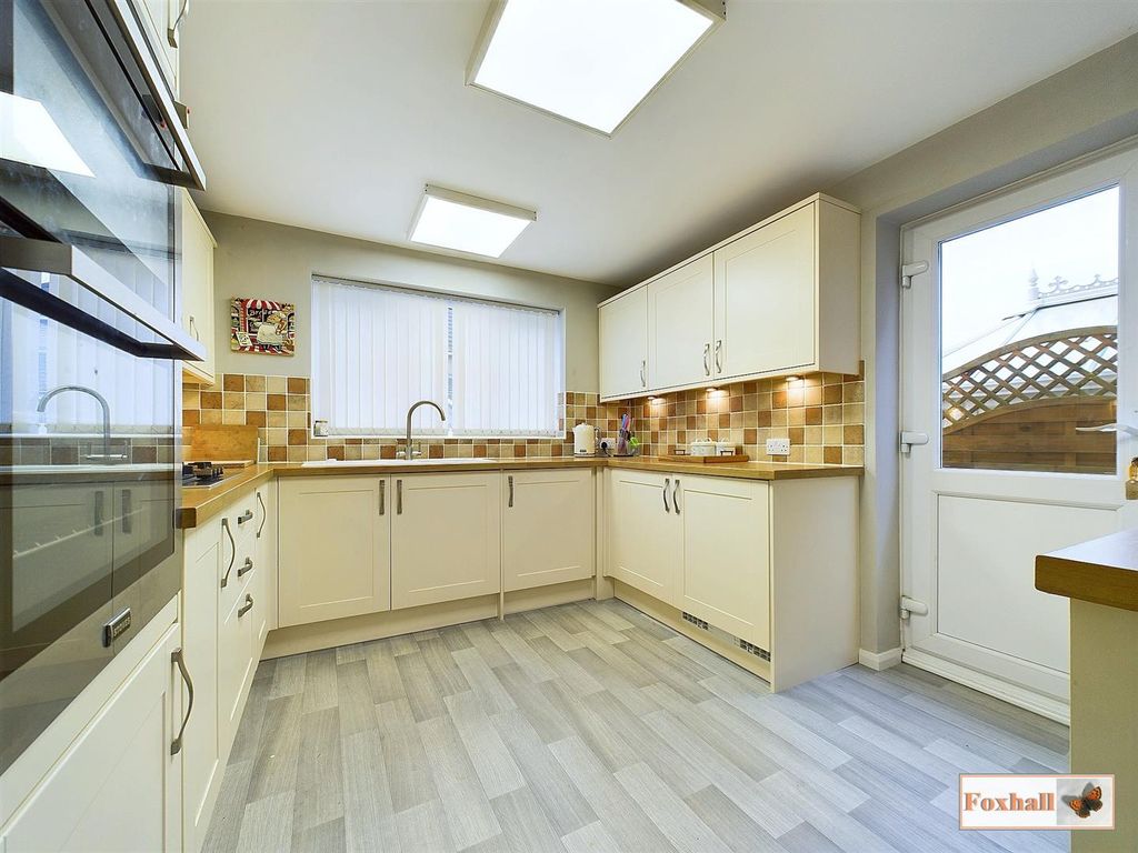 Property photo 3 of 22 Kitchen
