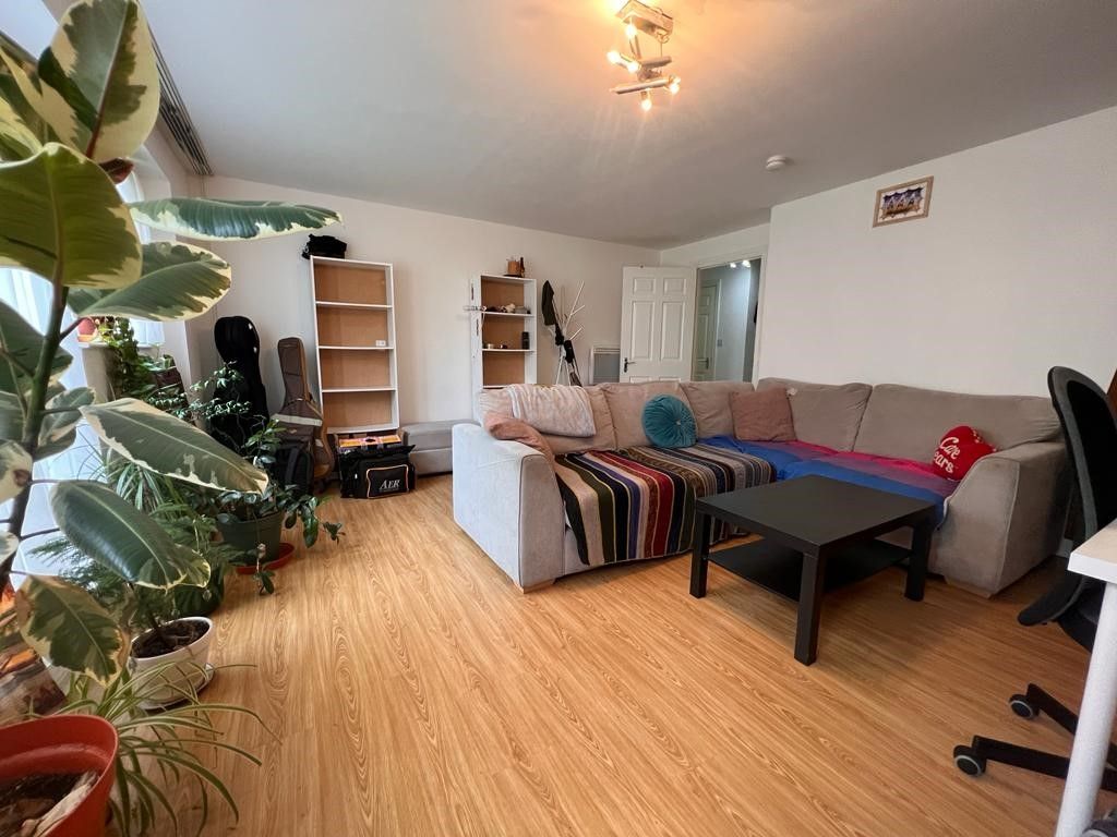Property photo 2 of 8