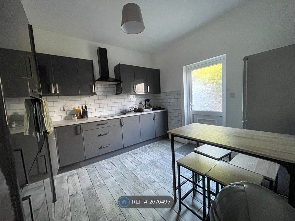 Property photo 1 of 20 Kitchen