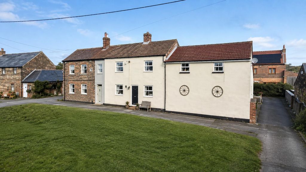 Property photo 2 of 40